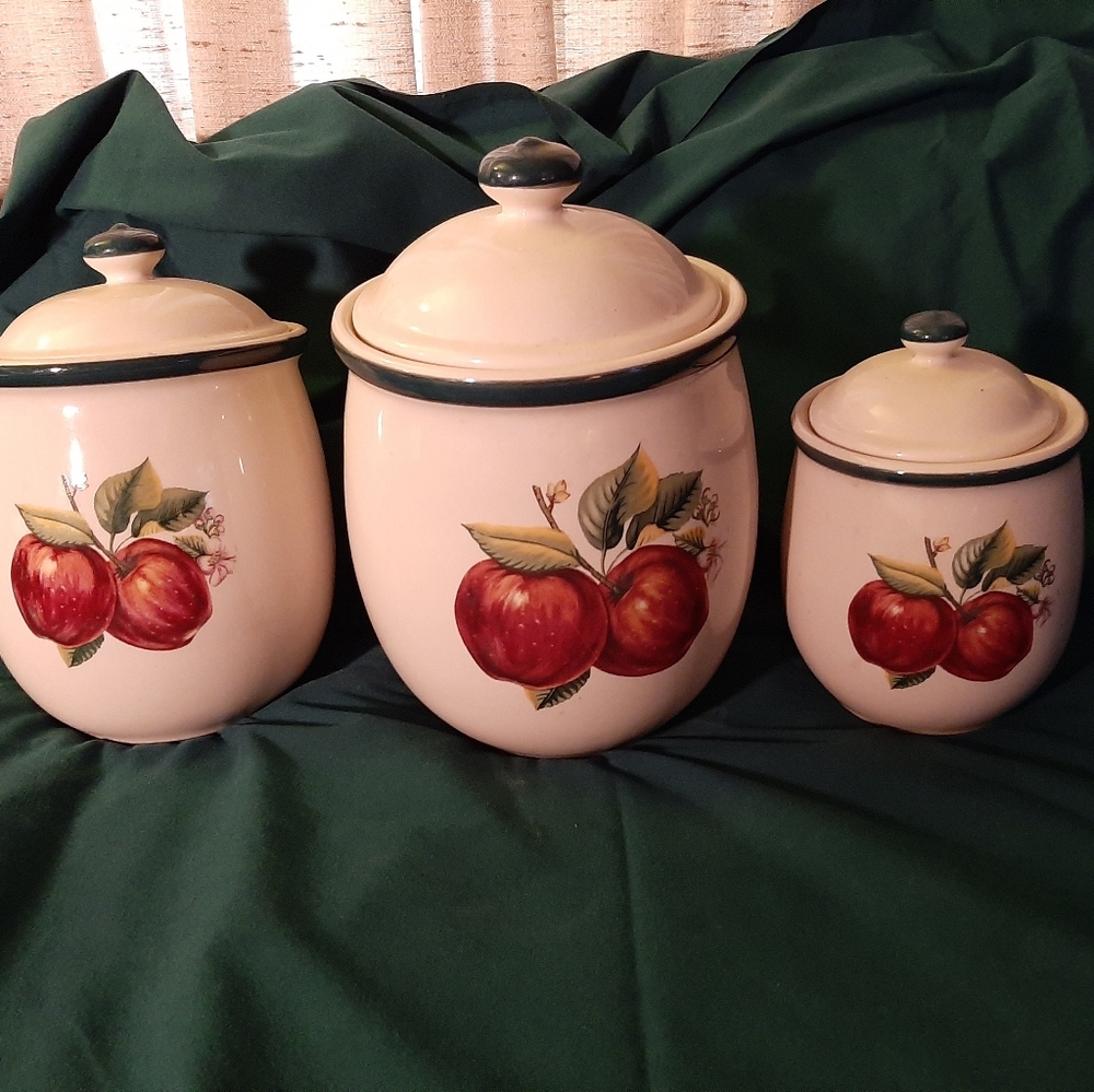 Beautiful set of Apple Dishes